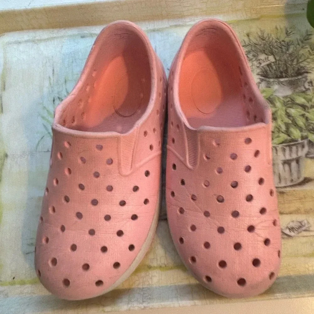 Cat and Jack Water shoes 9